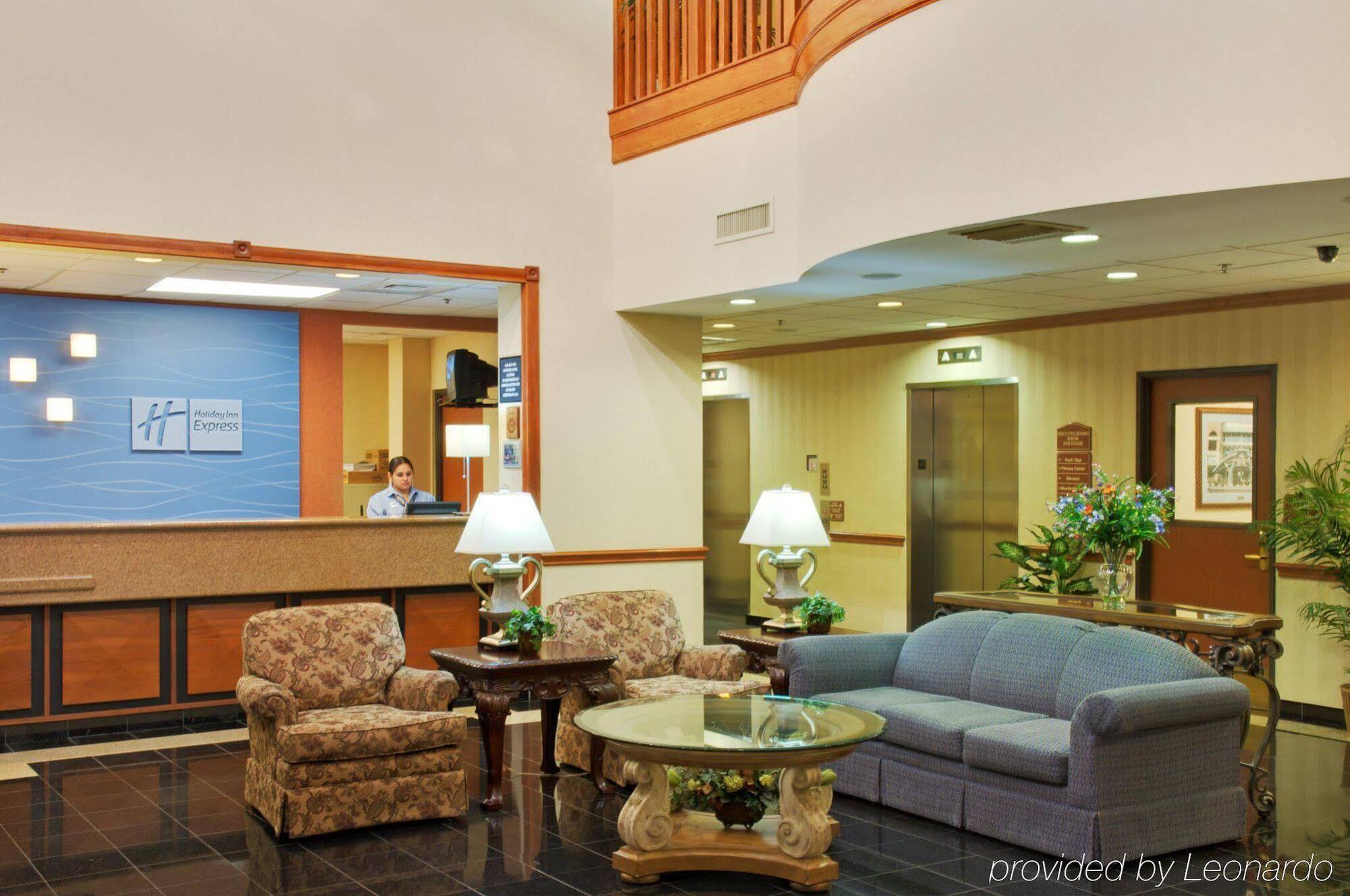 Holiday Inn Express & Suites Houston - Memorial Park Area By Ihg Екстериор снимка